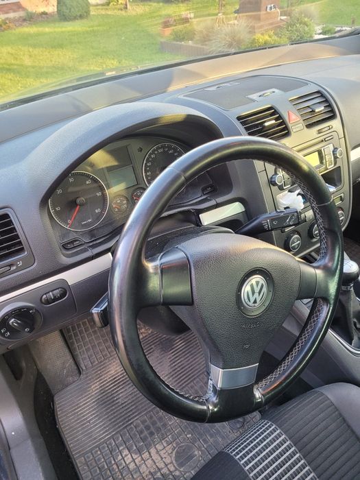 Volkswagen Golf V 1.9TDI 5 drzwi 105KM