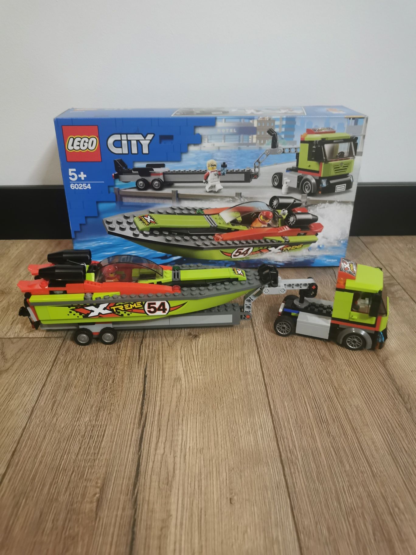 Lego city 60254 Transporter Łodzi wyścigowej