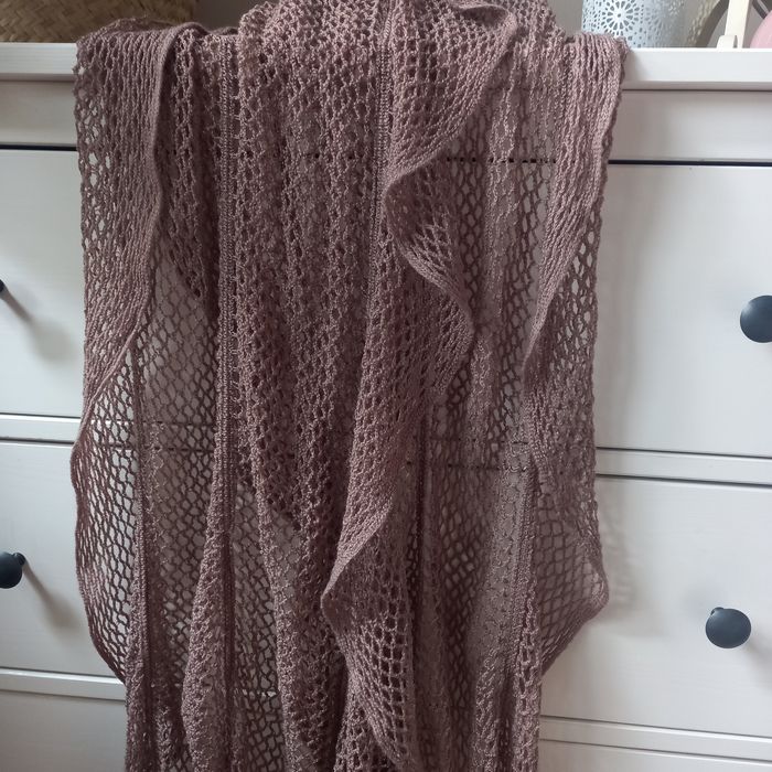 Szal brązowy czekoladowy ażurowy