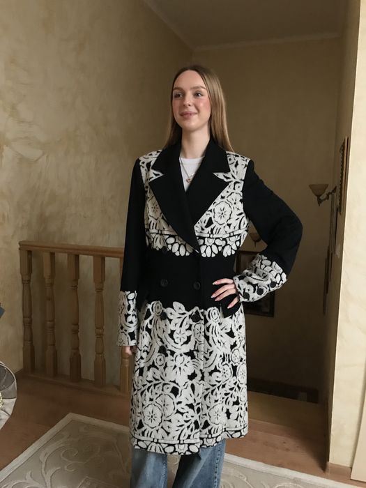 Кашемірове пальтечко з вижитим орнаментом