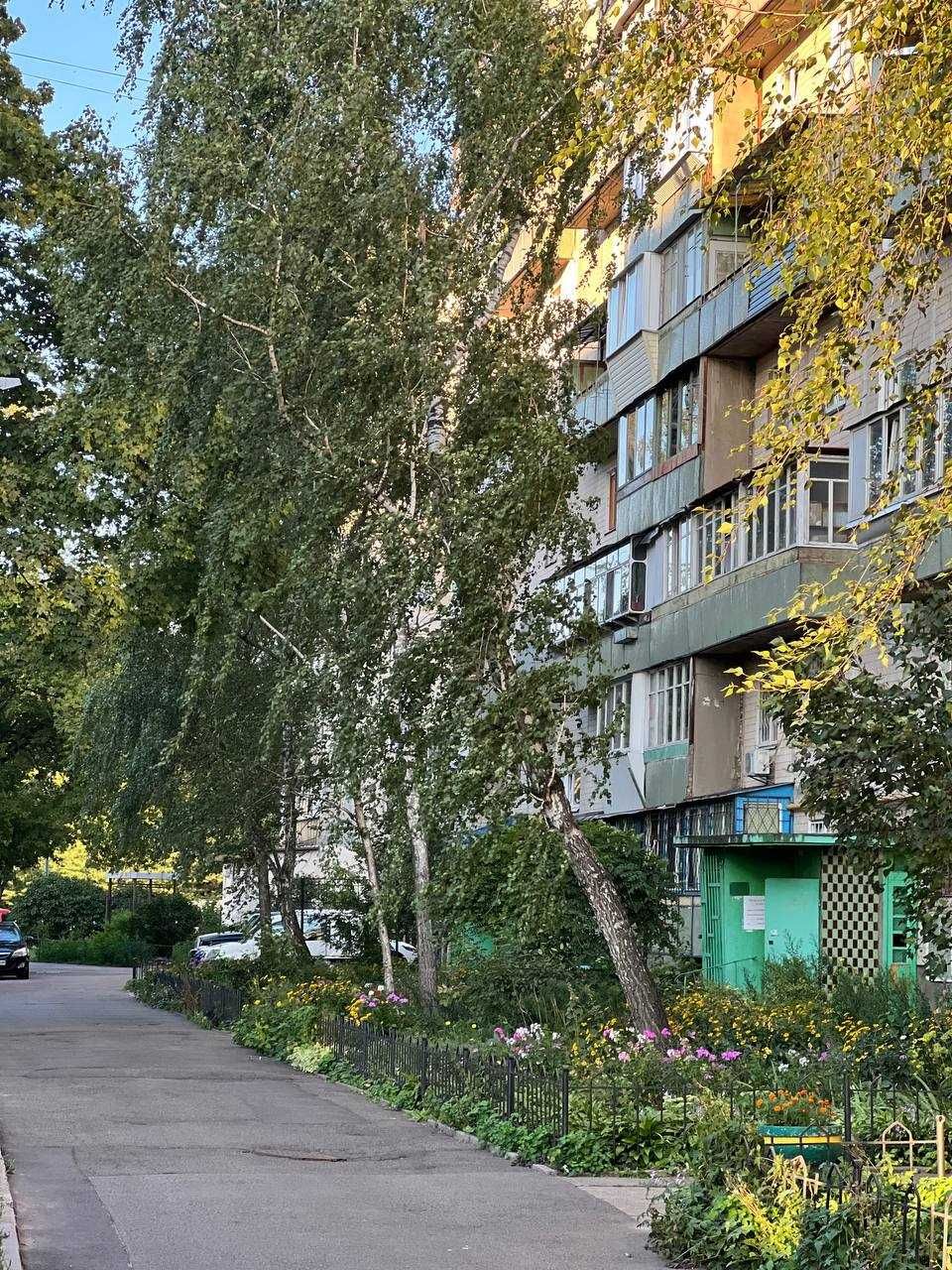 Простора 3-кімнатна Деснянський район, 2/9 поверх, 61 м² вул. Поповича