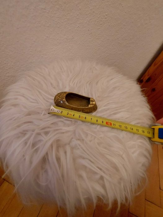 Figurka popielniczka mosiężna, bucik, kolekcjonerska.