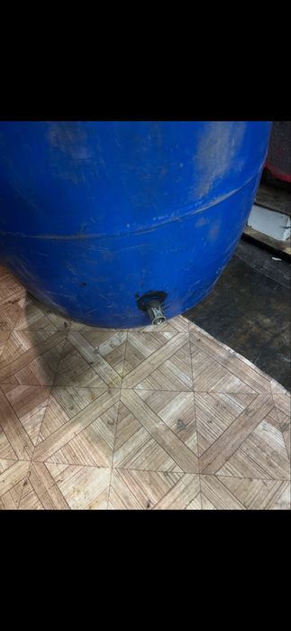 Пластиковая бочка 200 л.(пищевая) с краном.