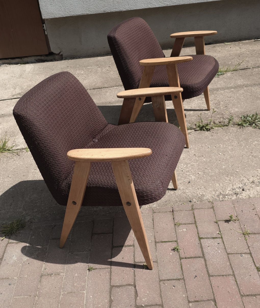 Dwa fotele projektu J. Chierowskiego model 366