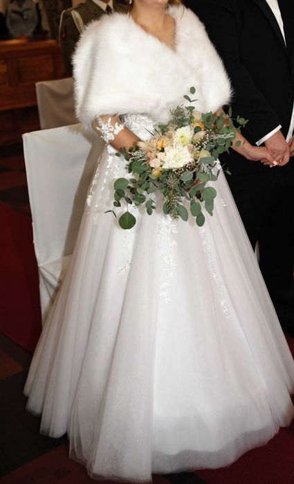 Suknia ślubna biała piękny wzór na szczupłą dziewczynę S/M