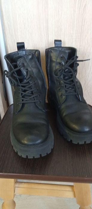 Продам шкіряні черевики 39р