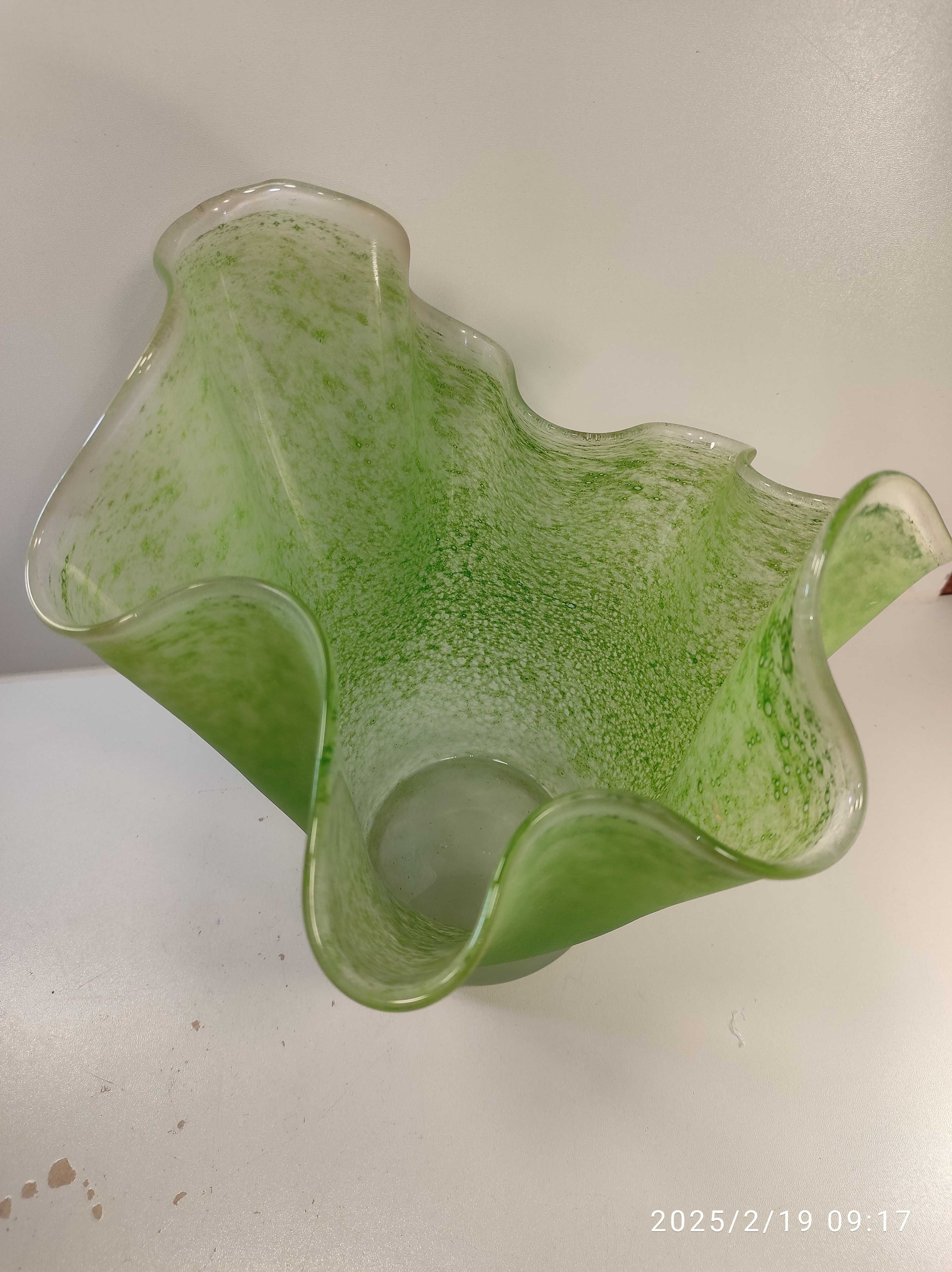 Wazon chusta szkło mrożone zielony huta Jagoda ? 24cm