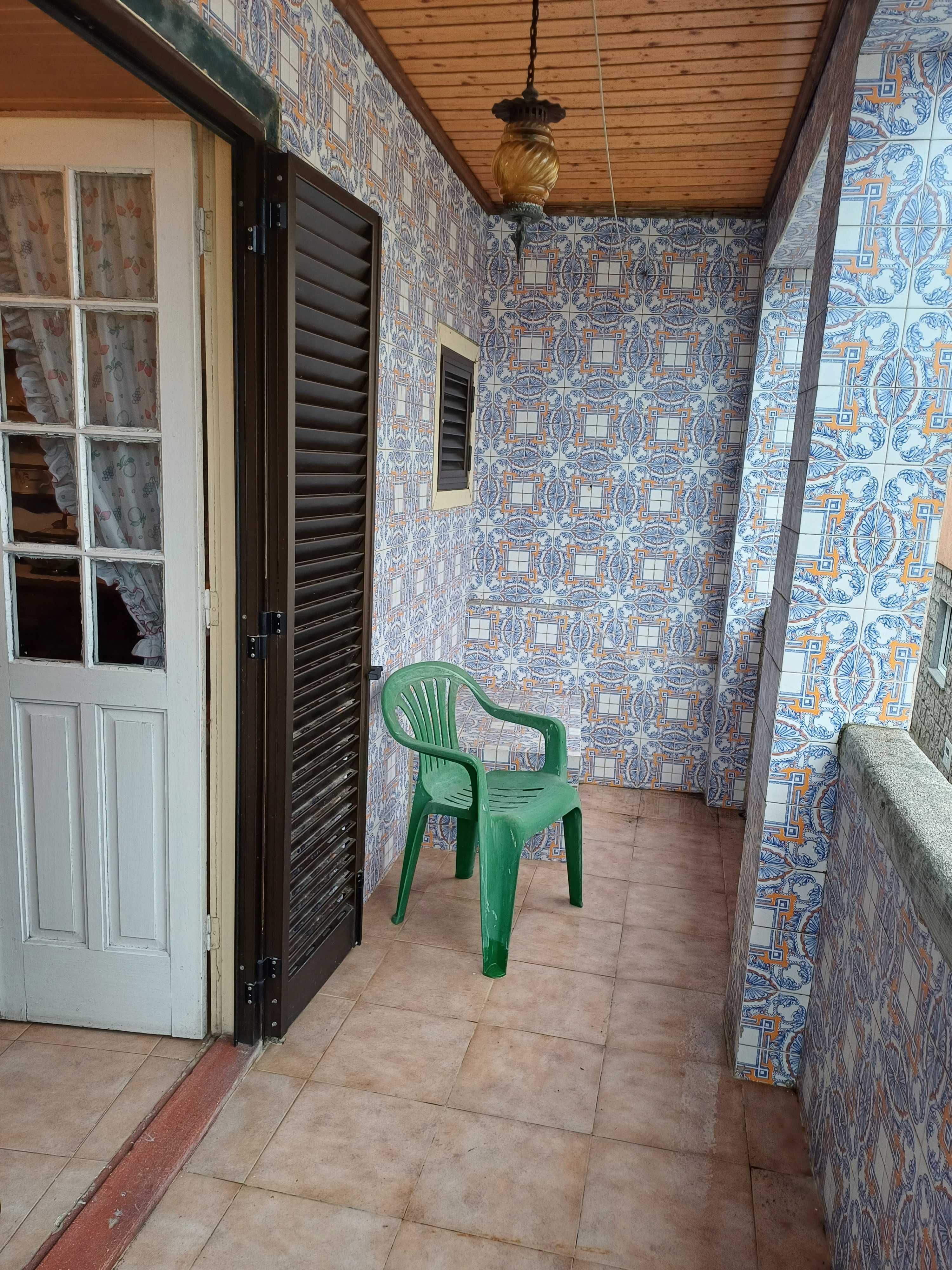 Casa na aldeia T3, com 5 quartos e três pisos no Carregal do Sal