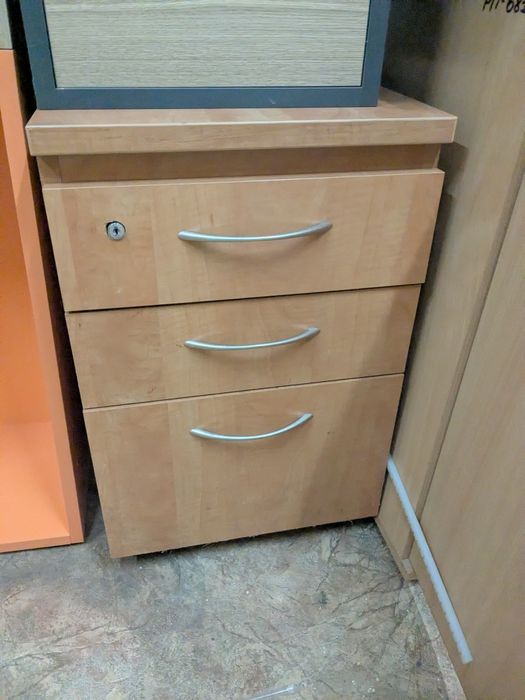 Тумбочки офісні б/в