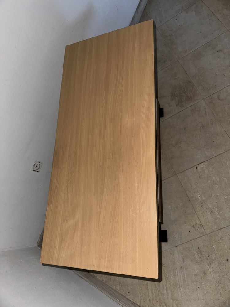 Małe biurko drewniane
