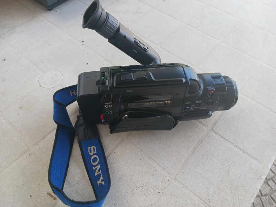 Câmara de filmar antiga Sony CCD-FX700E - para peças