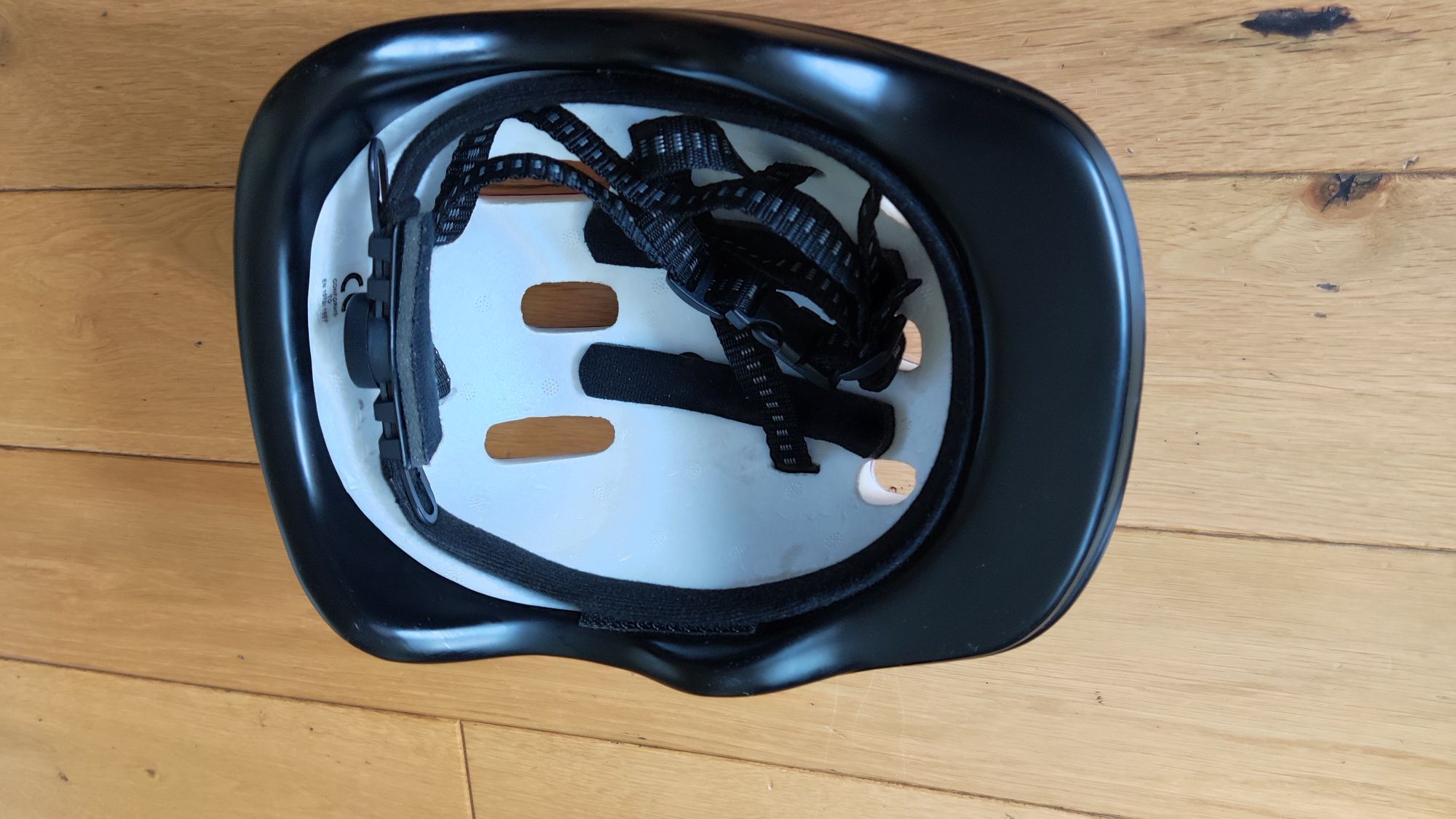 Kask rowerowy dziewczęcy
rozm.M 52-56cm