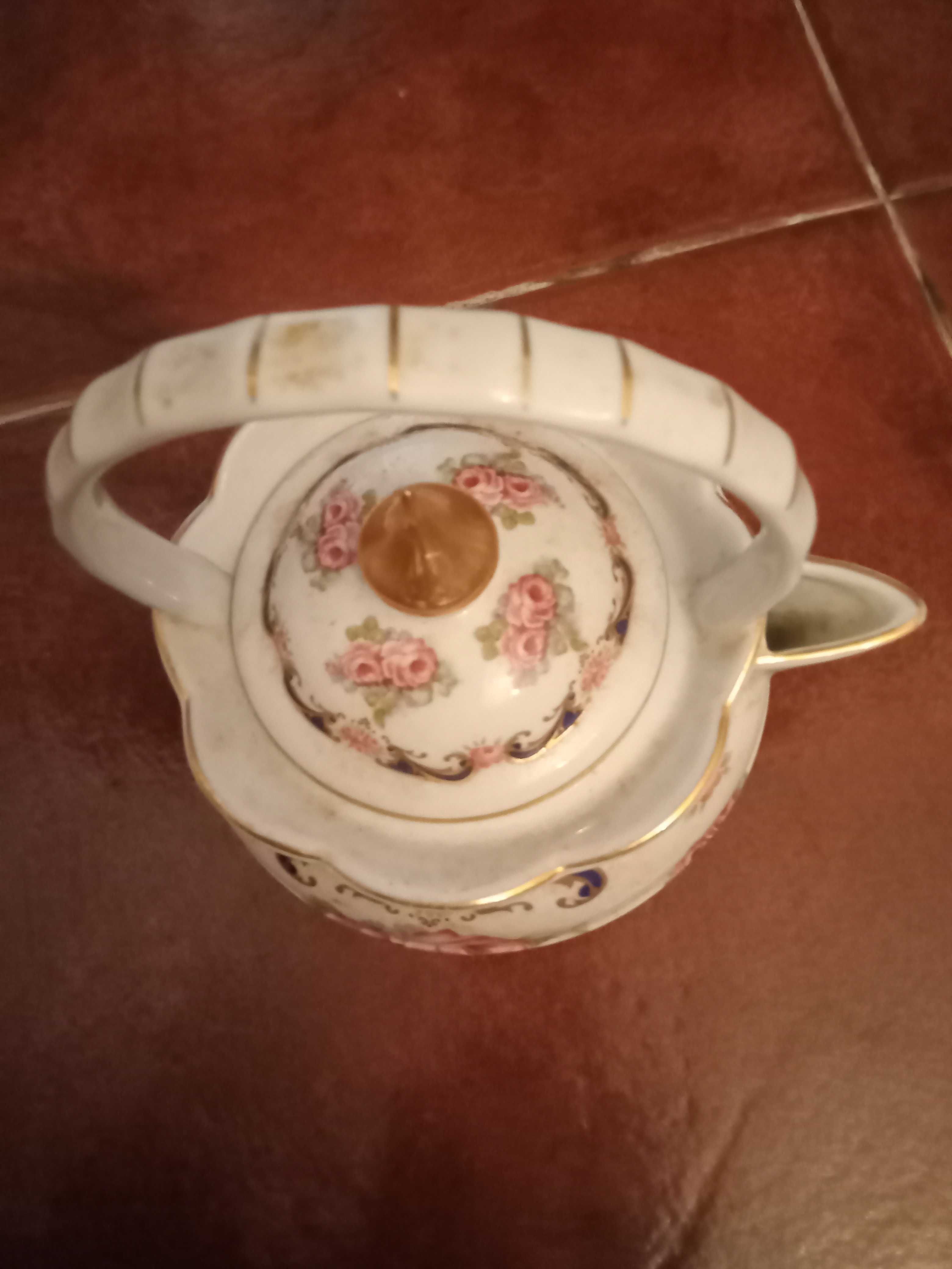 Bule para chá de porcelana portuguesa antigo