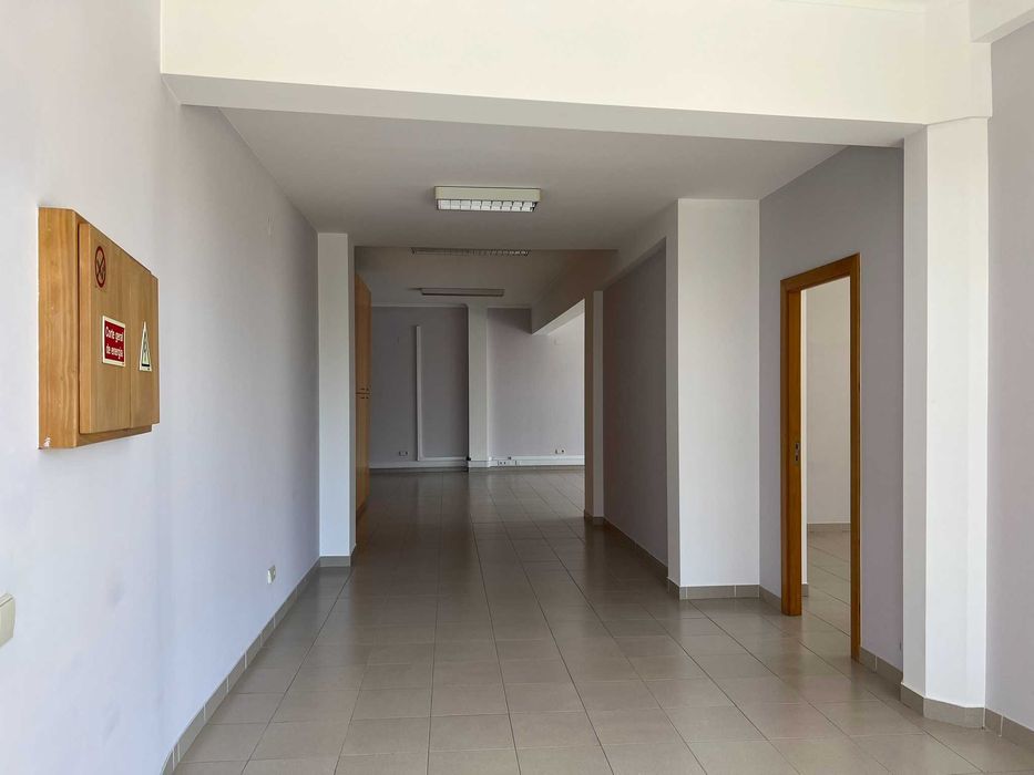 Arrenda - Espaço comercial . Alcobaça