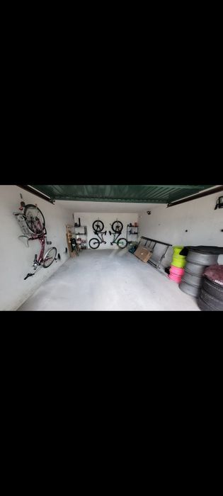 Sprzedam duży garaż