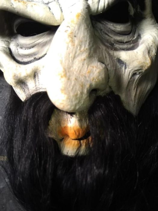 Máscara “Velho Feiticeiro com Cabelo e Barba”, em Silicone-Halloween