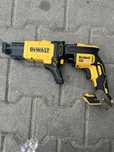 Wkrętarka taśmowa DeWalt DCF620 z przystawką