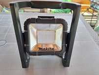 Lampa Makita DML805