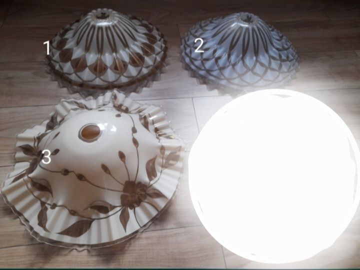 Lampa z akrylowym kloszem