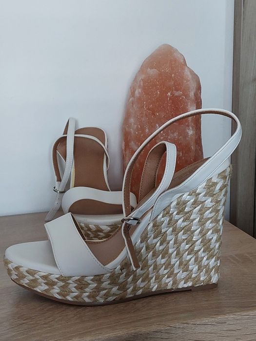 Śliczne białe sandały na koturnie Asos 40 (26cm)