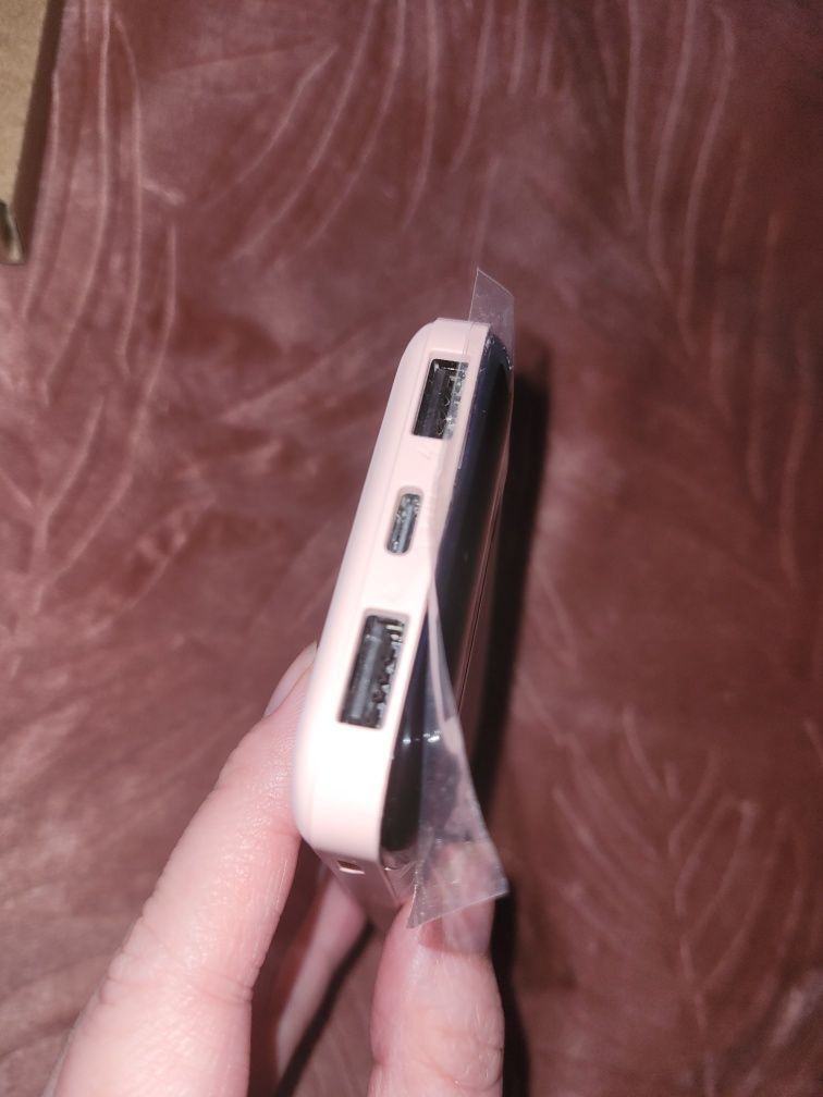 POWERBANK  2×USB/USB-C wyświetlacz LCD 1000 mAh różowy