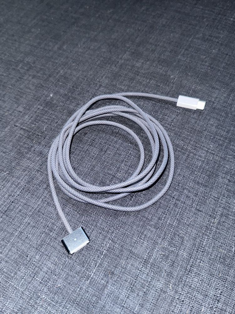 MacBook Air M2 13” + oryginalna myszka