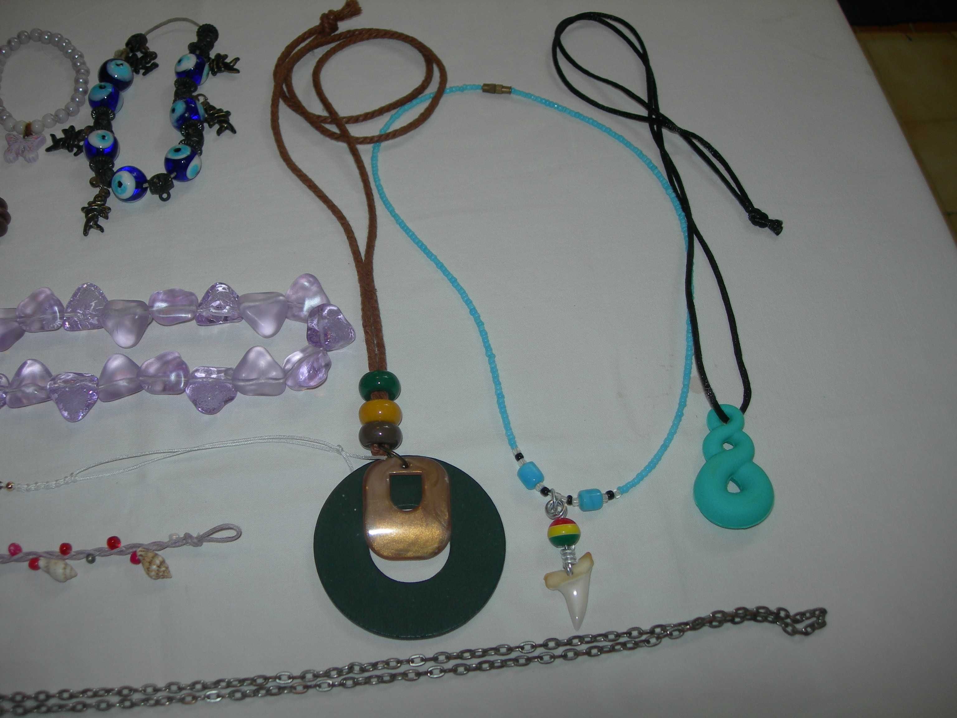 Bijuteria. Fios pulseiras e afins.
