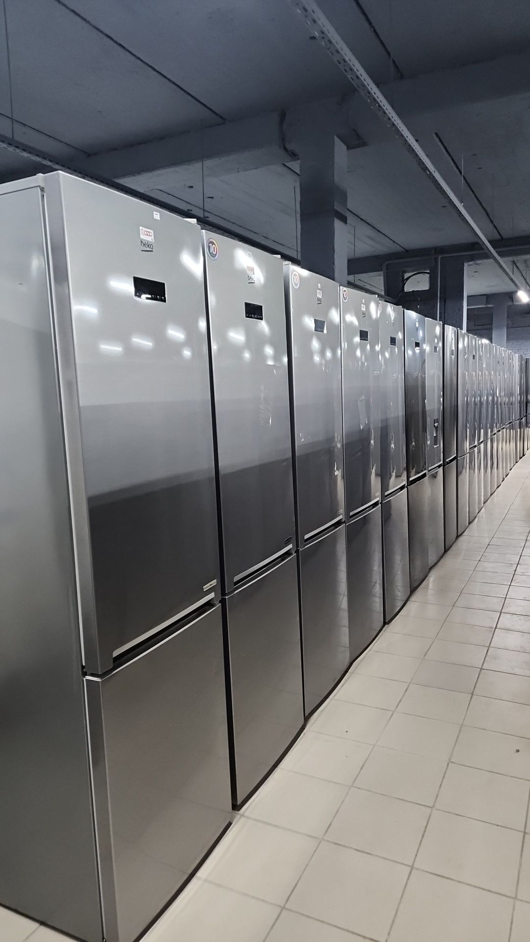 Холодильник з Польші Electrolux ENF2440 в ідеальному стані