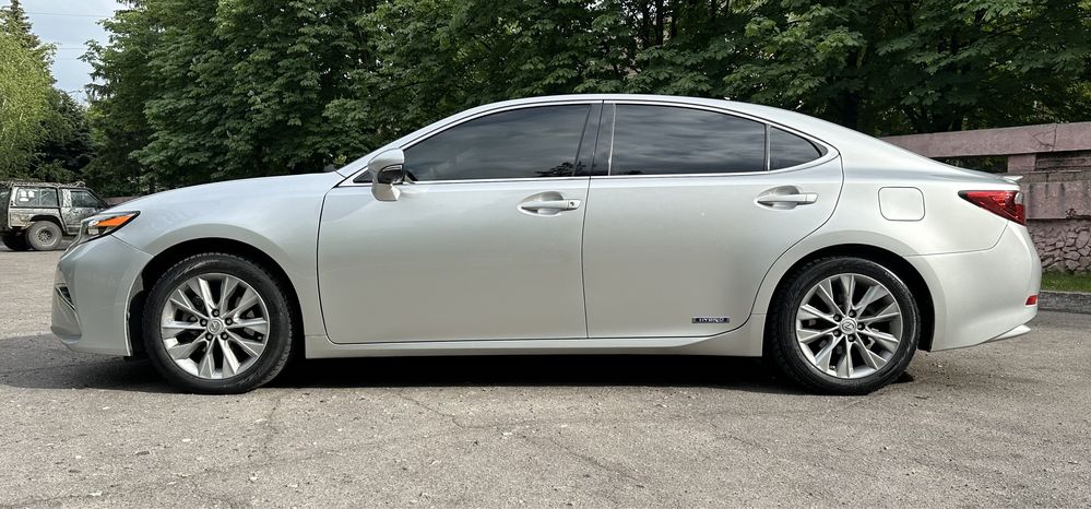 Продам Lexus ES300h Hybrid 12.2012 2.5 Газ/бензин