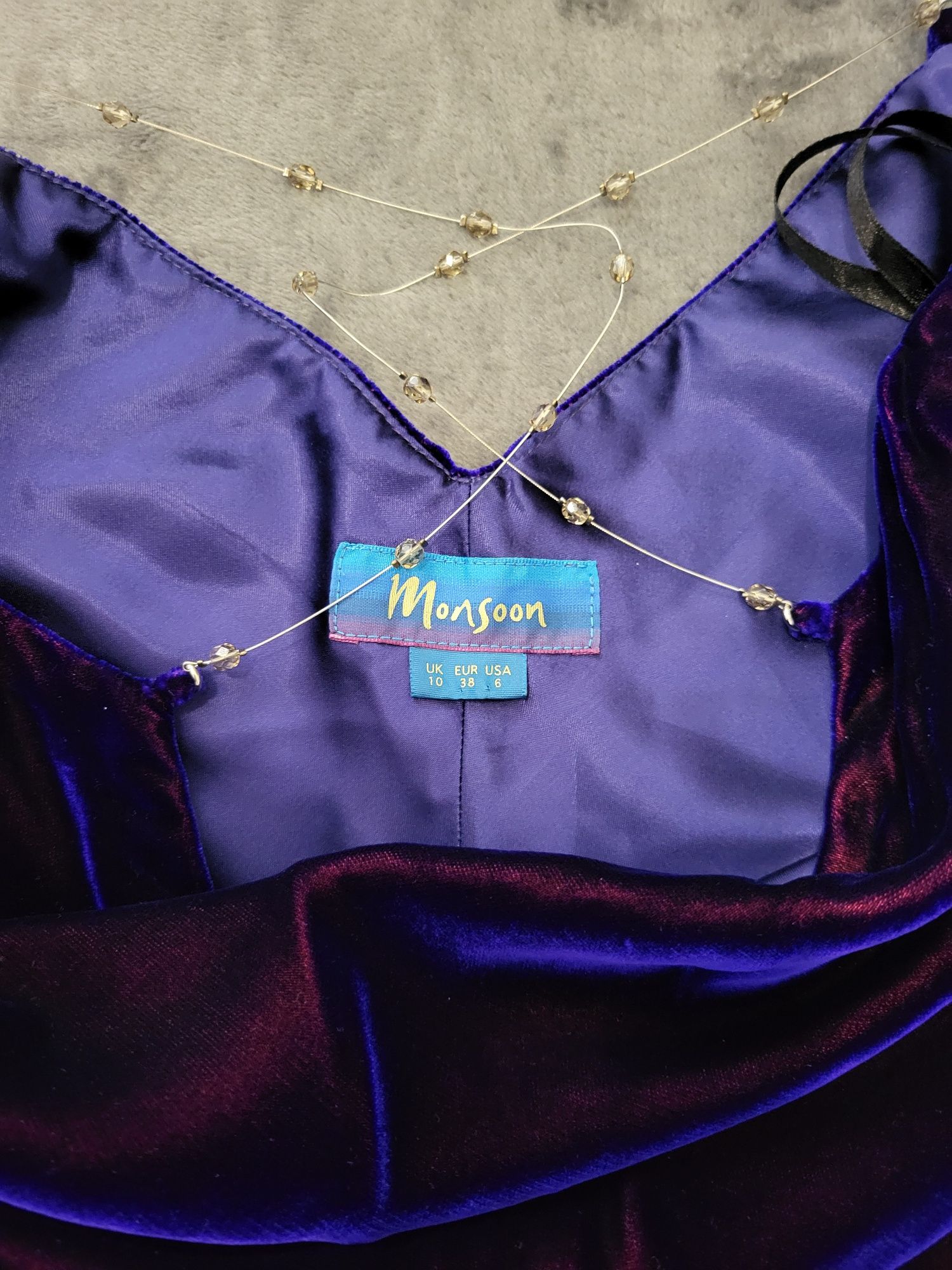 Платье Monsoon с шикарным переливом на подкладке