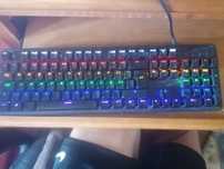 Teclado gamer semi-novo