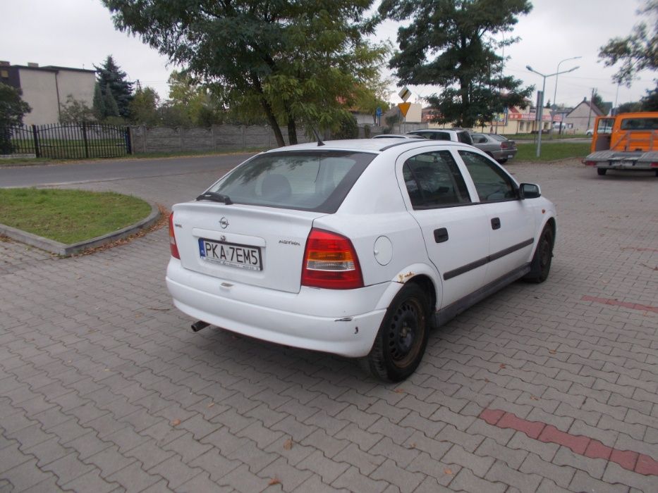Opel Astra na czesci kolor Y474 1.4 benzyna 16V kolor biały 5 drzwi