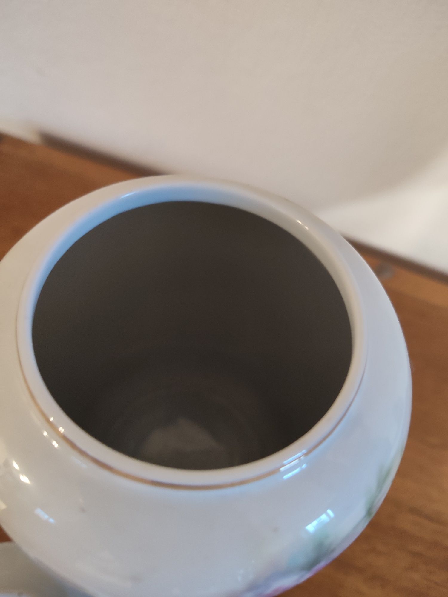 Pote decorativo em porcelana
