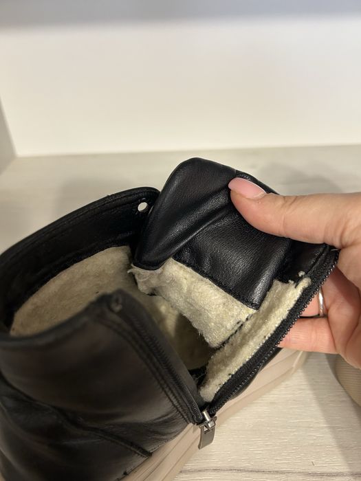 Продам зимові шкіряні ботінки 36р