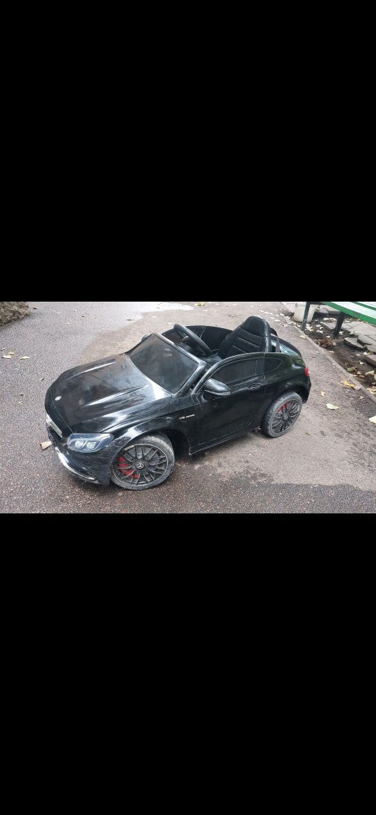 Машина дитяча Mercedes AMG