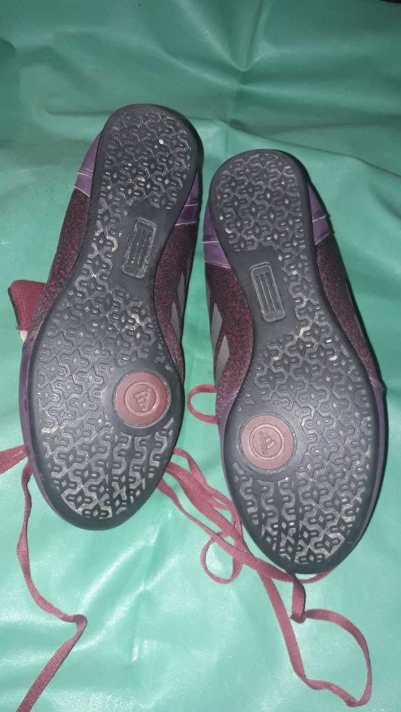 Кроссовки женские Adidas Shoes in Hyderabad фиолетовые адидас 39 24.5