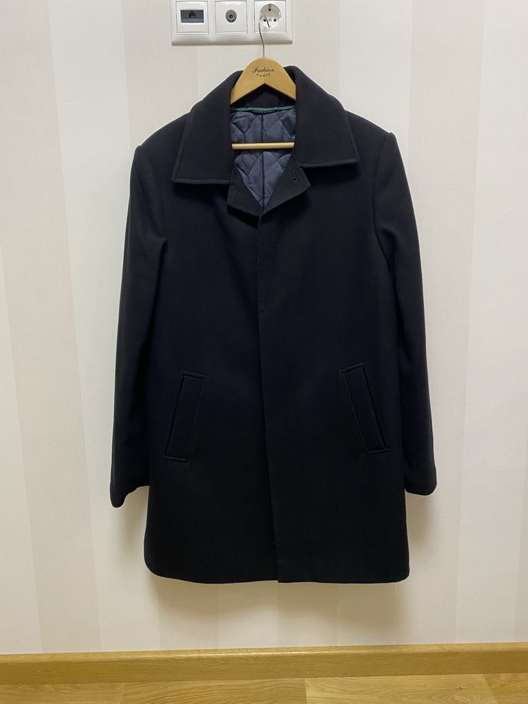 Класичне утеплене чоловіче пальто, розмір М