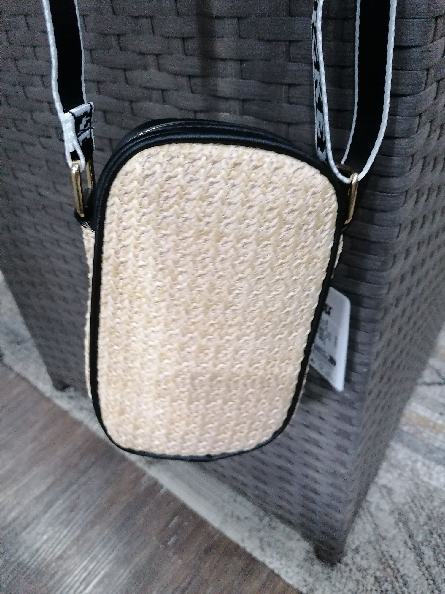 Vendo esta bolsa de pôr do telemóvel