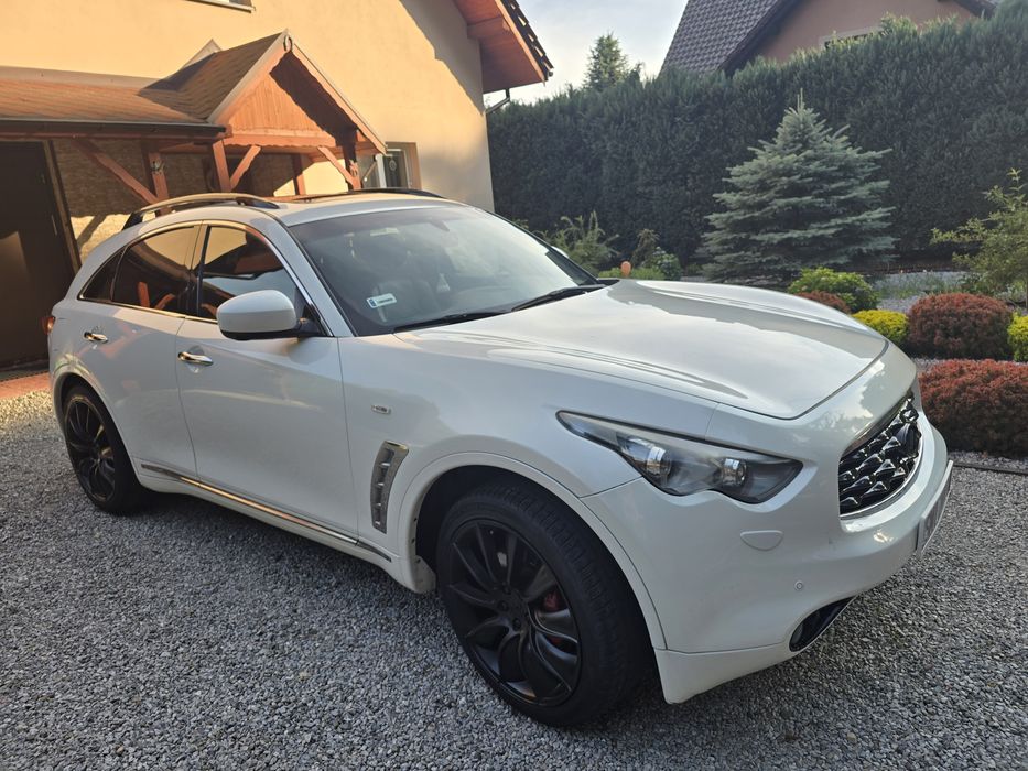 Infiniti FX50...