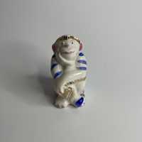 Sympatyczna zamyślona małpa figurka porcelanowa Dulevo 1992r