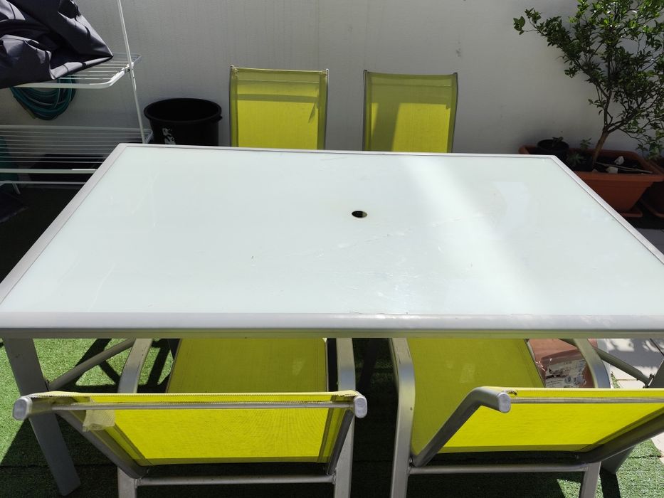 Conjunto Mesa e 6 Cadeiras de jardim/terraço
