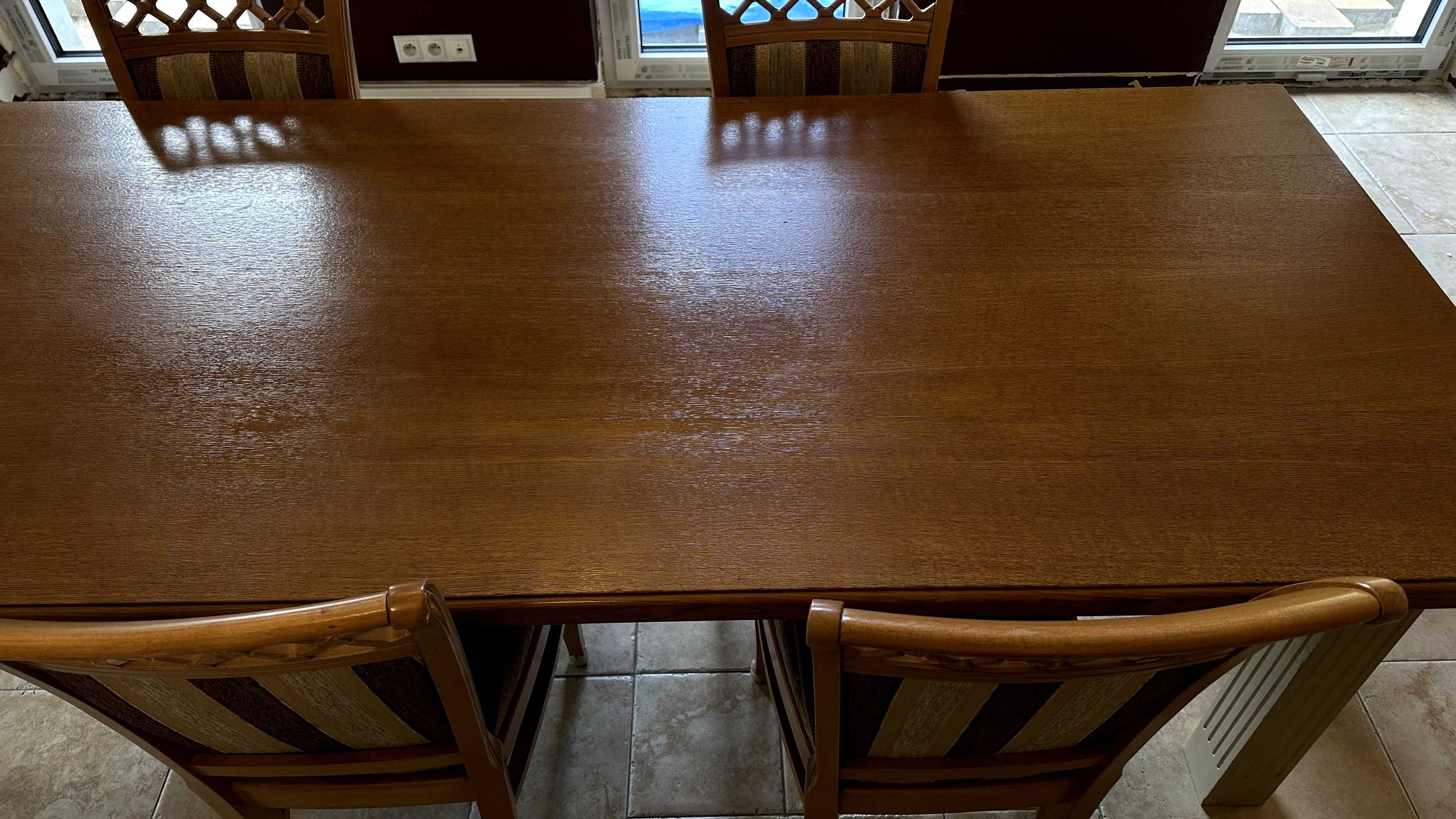 Sprzedam elegancki i solidny stół jadalniany 250x100 cm z 6 krzesłami.