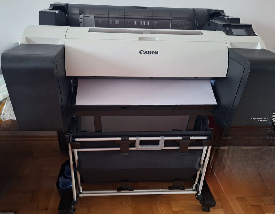 Ploter Imageprograf TM-200 z podstawą