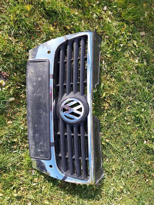 Решітка Радіатора Pasat B6