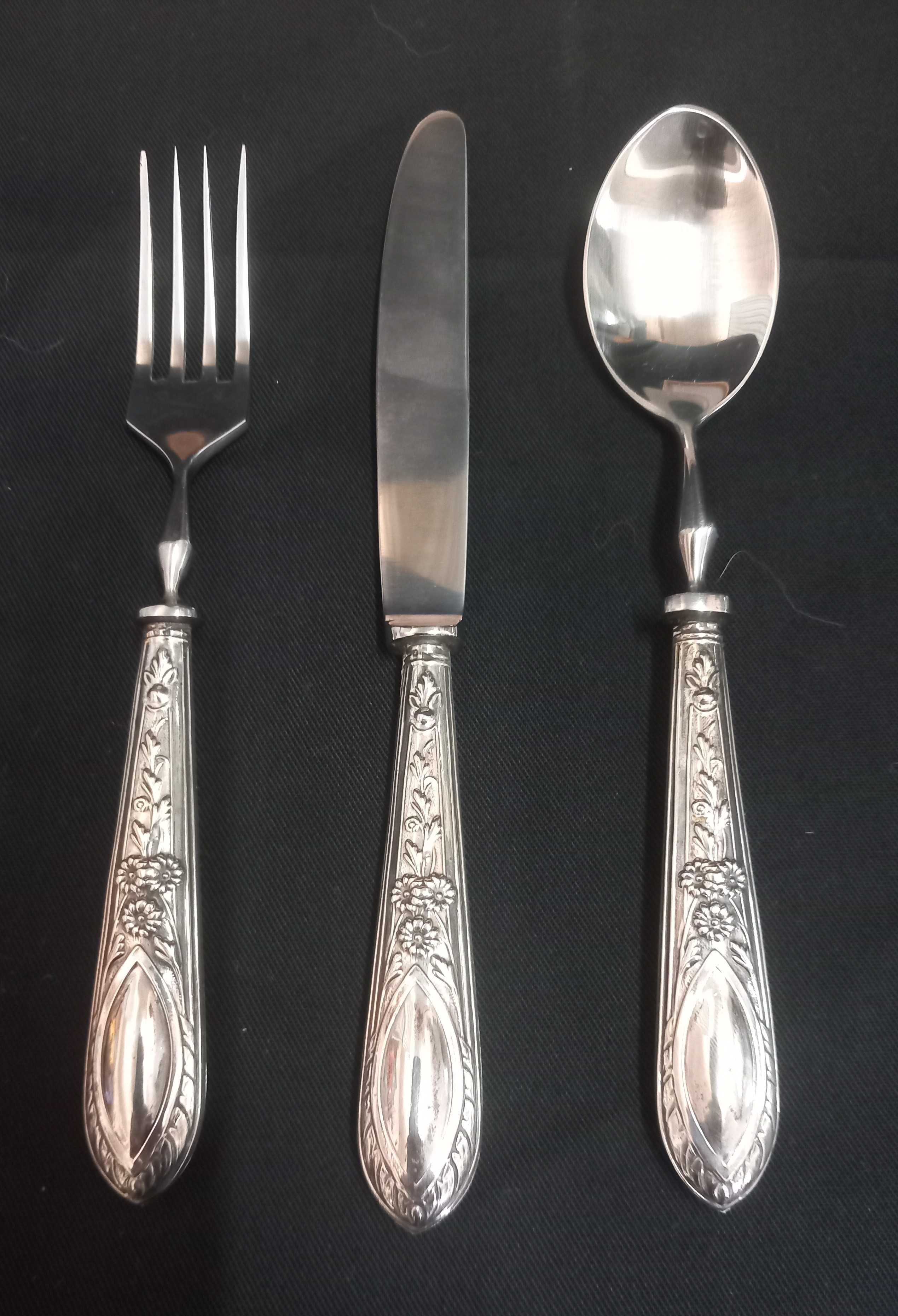 Talheres de criança com cabos em prata, contraste do Porto,1938 a 1985