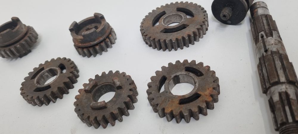 Wałek zdawczy/Wybierak biegów/Przesuwka MZ ETZ 250 DDR