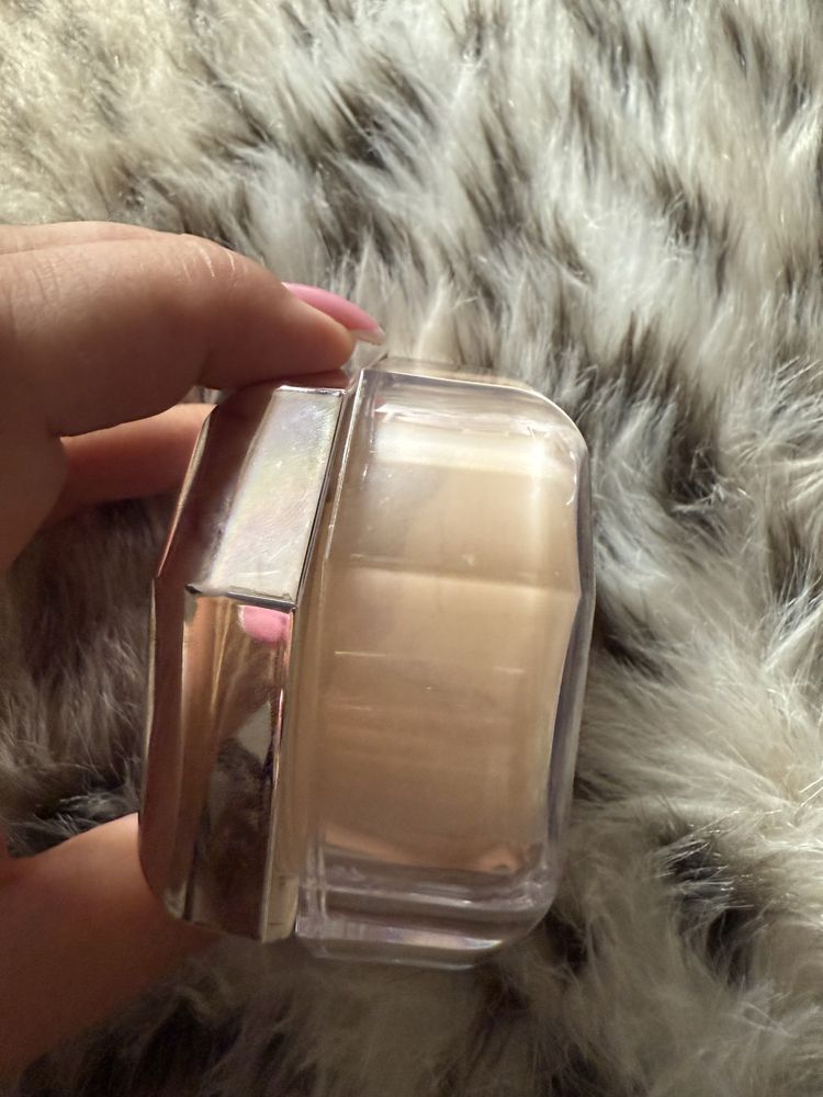 Puder Fenty Beauty odcień Banana