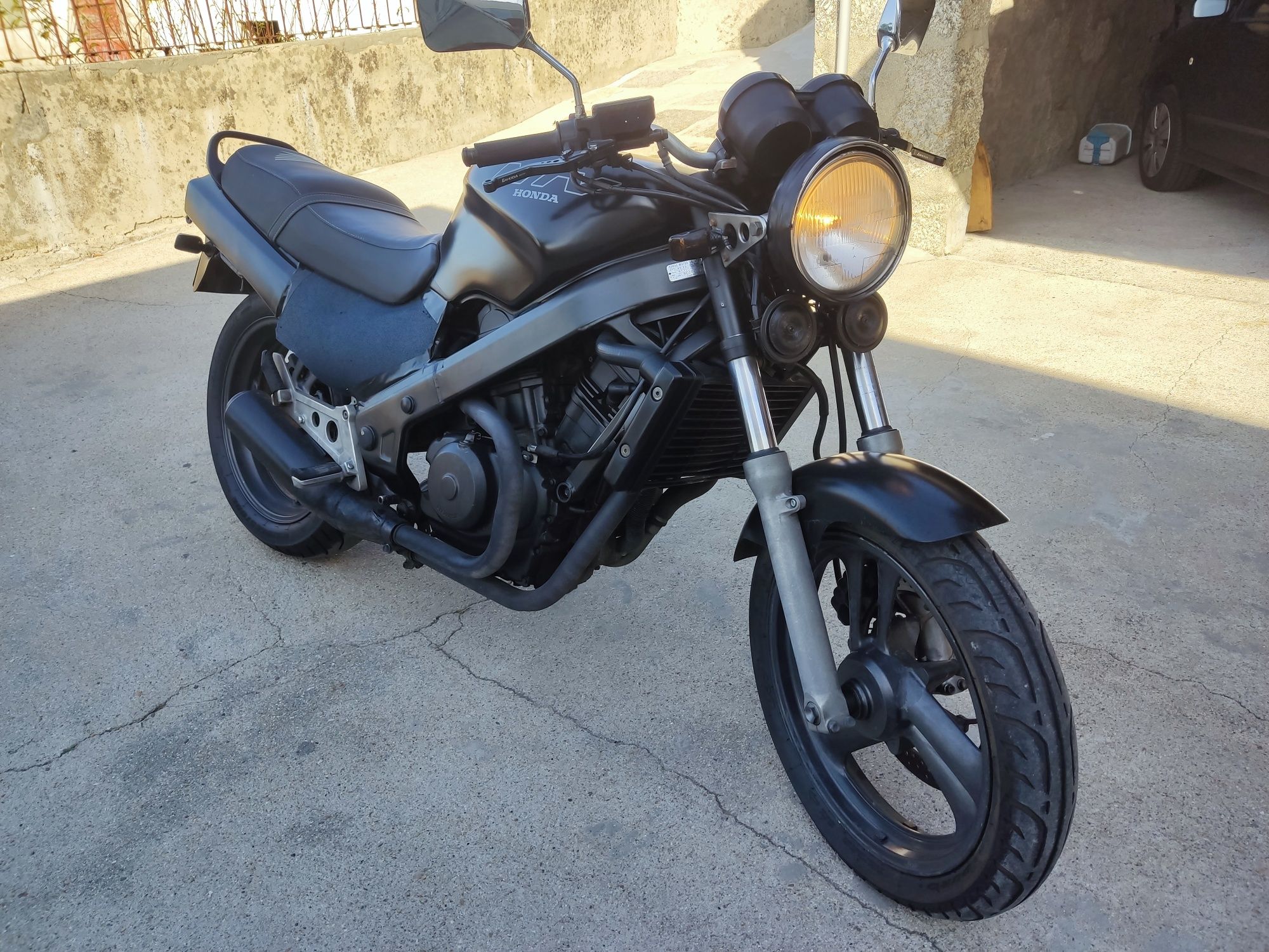 Honda NTV650 Revere