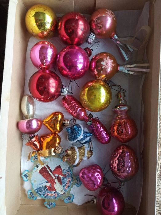 Ёлочные игрушки.