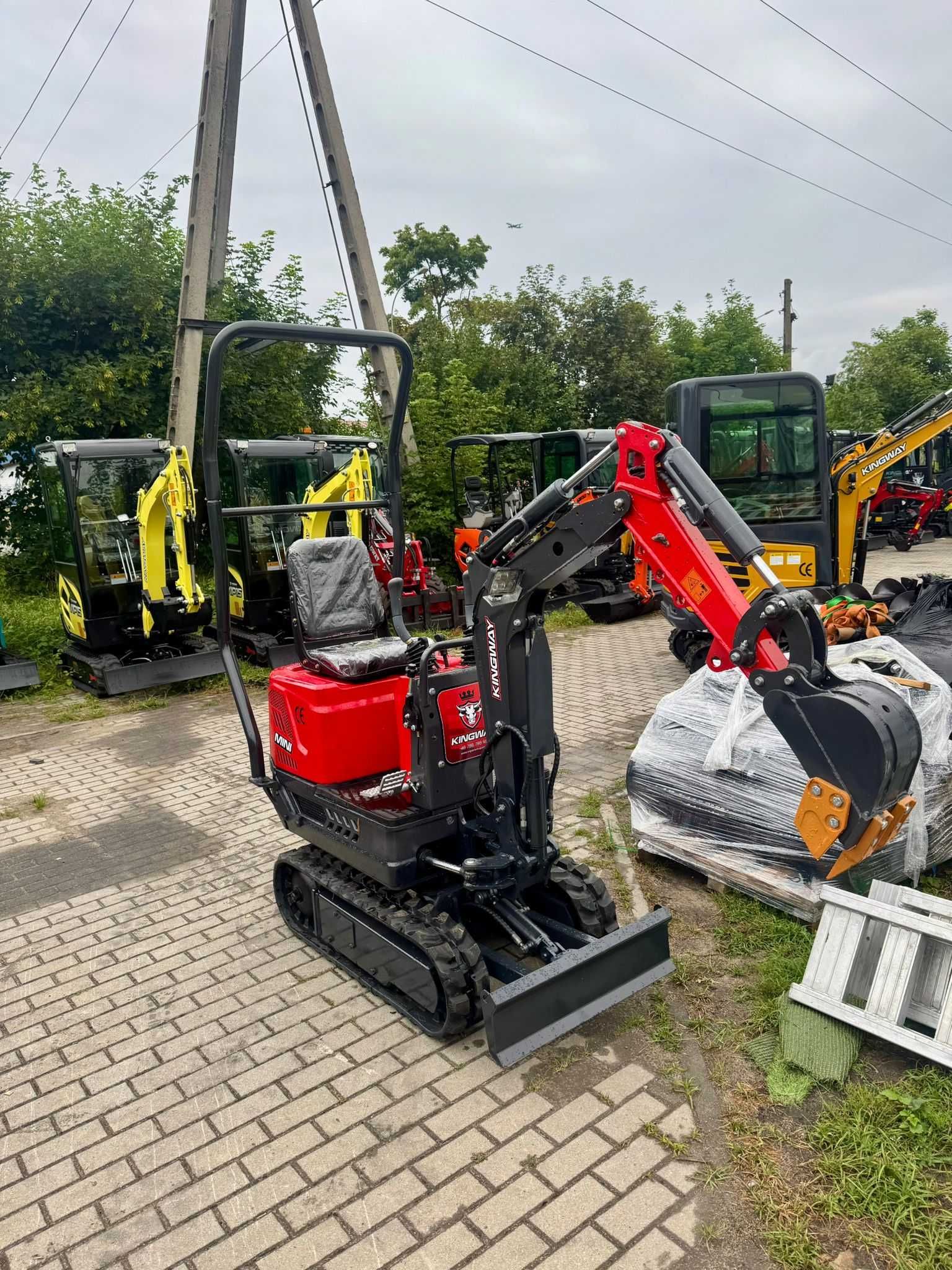 Koparka Kingway Mini 700kg, 3 łyżki, ramię skrętne, stick steer!